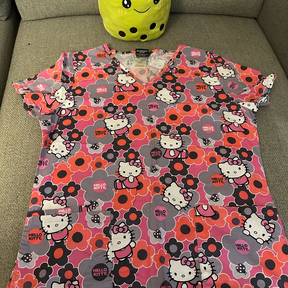 🐱🔆 Retro Hello Kitty scrub top 🍬